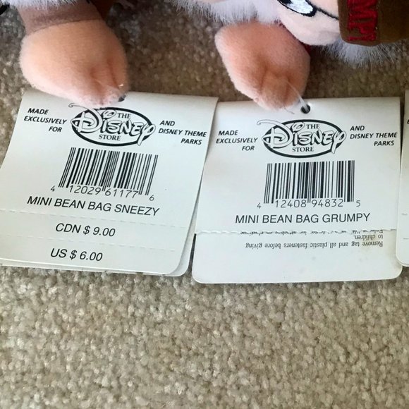 NWT 2 Rare DISNEY Dwarfs BASHFUL & SNEEZY - Picture 4 of 4
